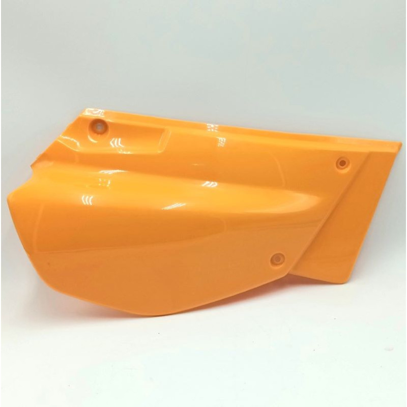 Tapa Lateral Derecha Amarillo LIFAN Eagle 125 (LF125GY-6)